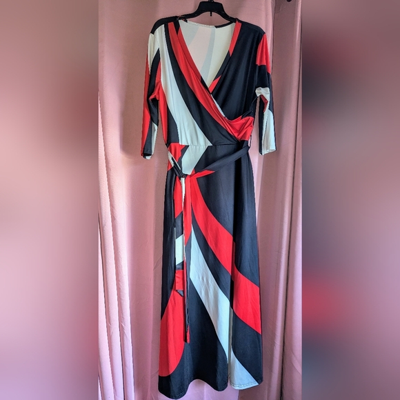 Chic V-Neck Maxi Dress 2x - Picture 5 of 12